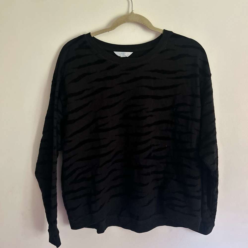 Time and Tru Black Crewneck Sweater with Textured Pattern